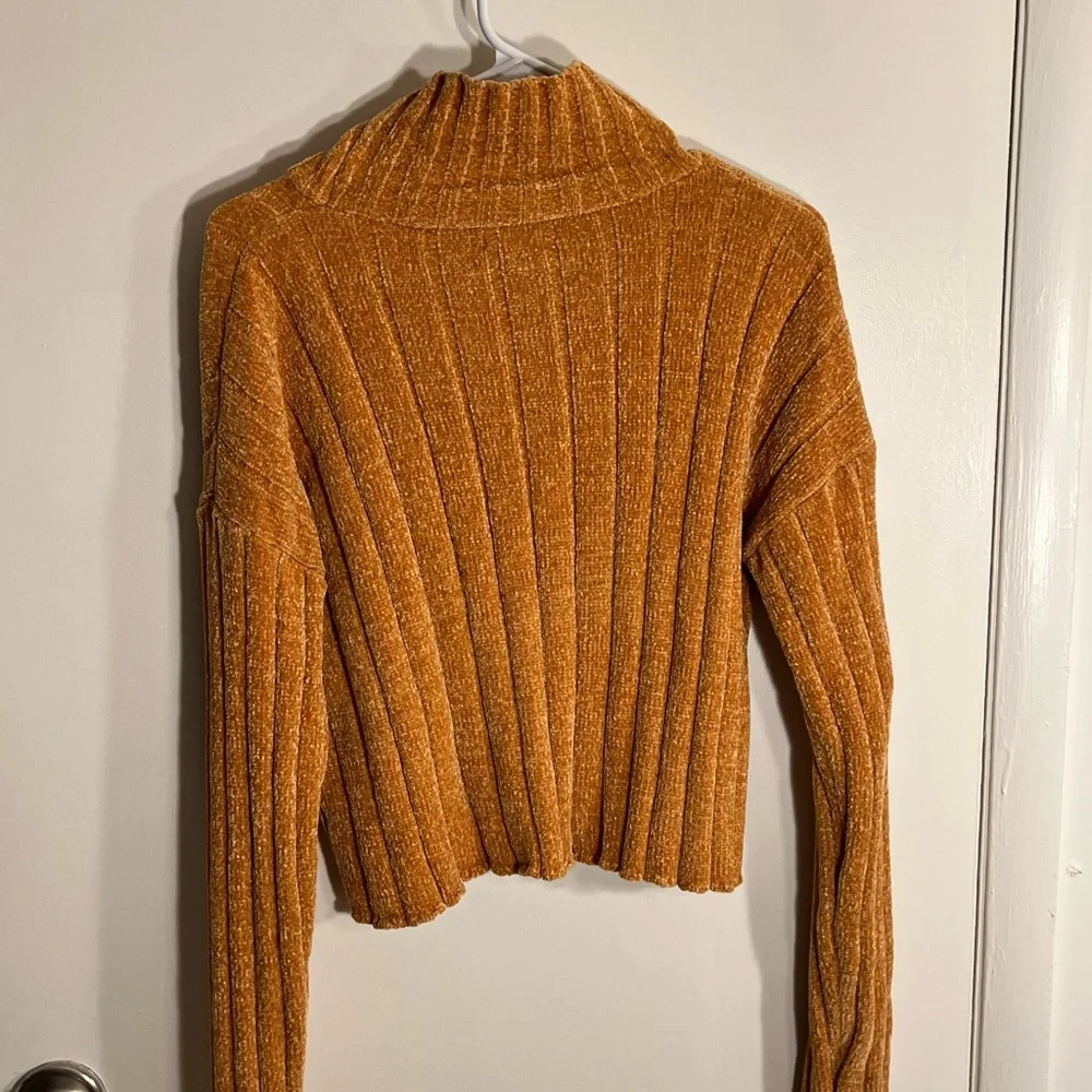 Turtle Neck - Picture 2 of 2